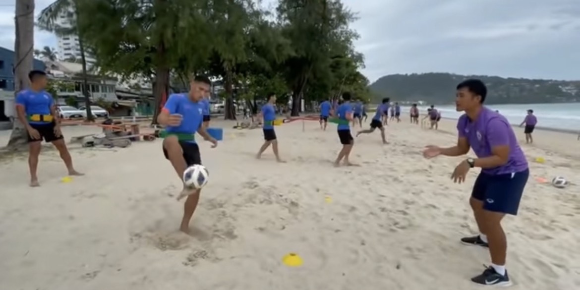 แข้งเชียงรายเปลี่ยนบรรยากาศยกก๊วนซ้อมริมหาดป่าตอง