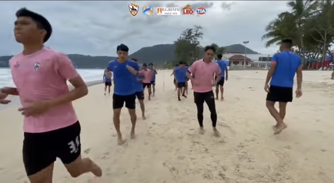 แข้งเชียงรายเปลี่ยนบรรยากาศยกก๊วนซ้อมริมหาดป่าตอง