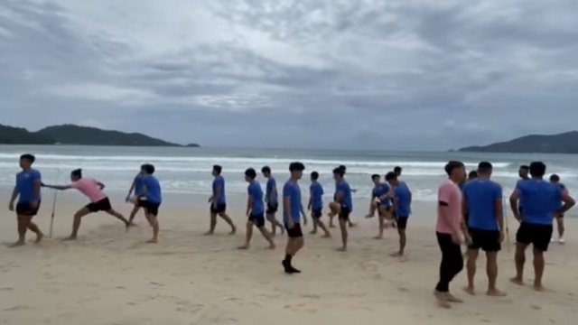 แข้งเชียงรายเปลี่ยนบรรยากาศยกก๊วนซ้อมริมหาดป่าตอง