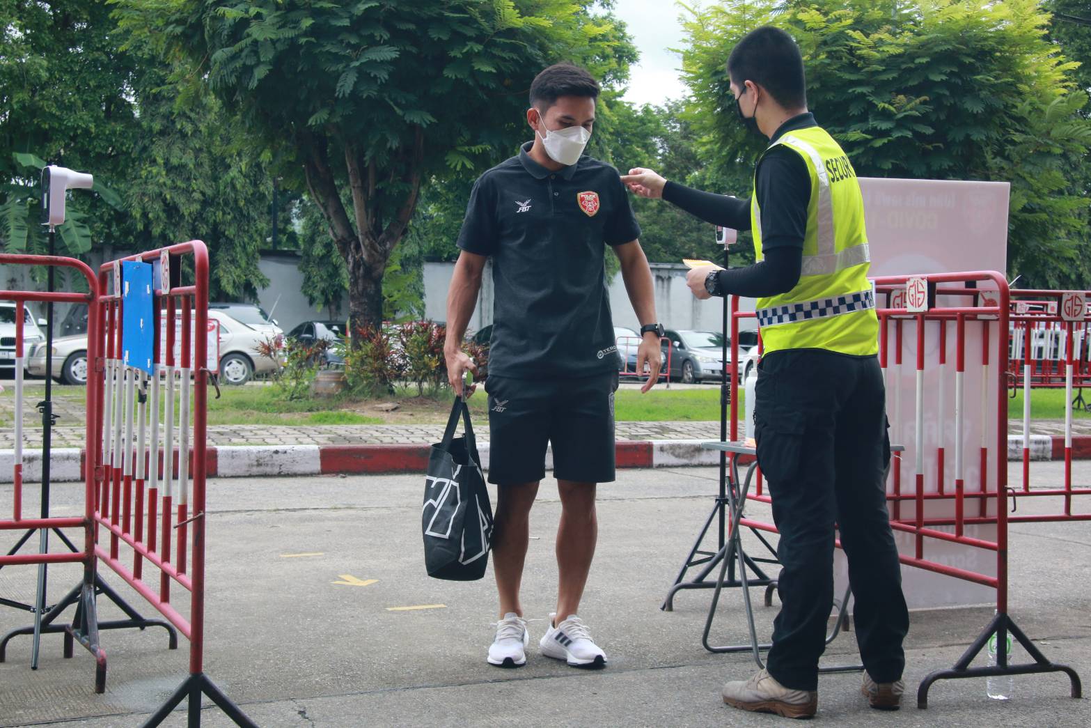 สดที่นี่...โปลิศ เทโร เอฟซี พบกับ สมุทรปราการ ซิตี้