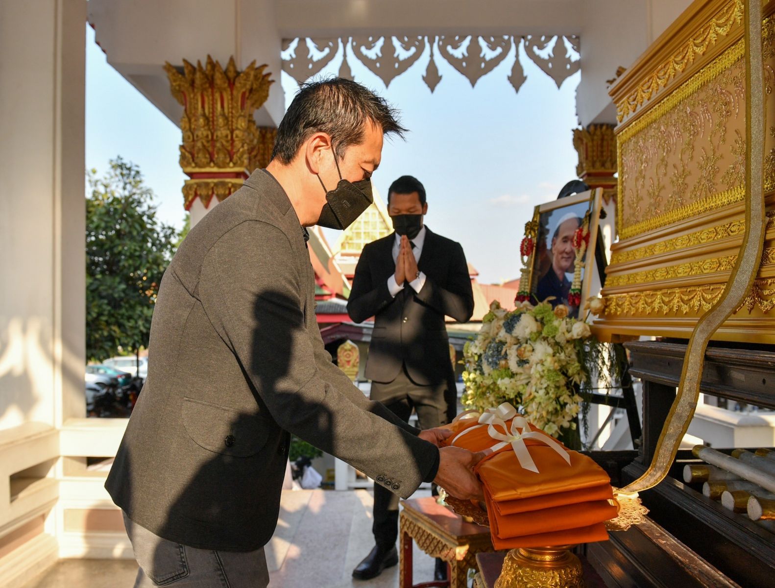 ผู้คนร่วมอาลัยแน่นวัดพิธีฌาปนกิจ"คุณพ่อประมวล"สู่สรวงสวรรค์